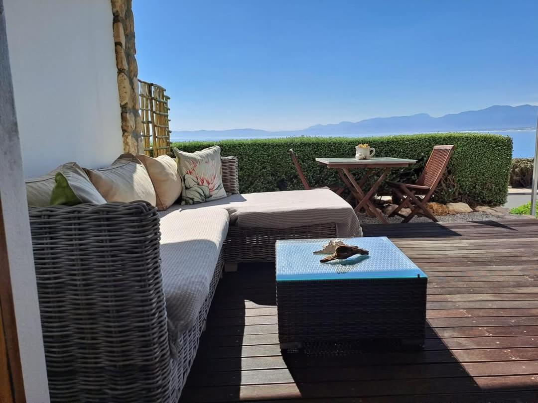גנסבאי Kleinzee Oceanfront Guesthouse מראה חיצוני תמונה